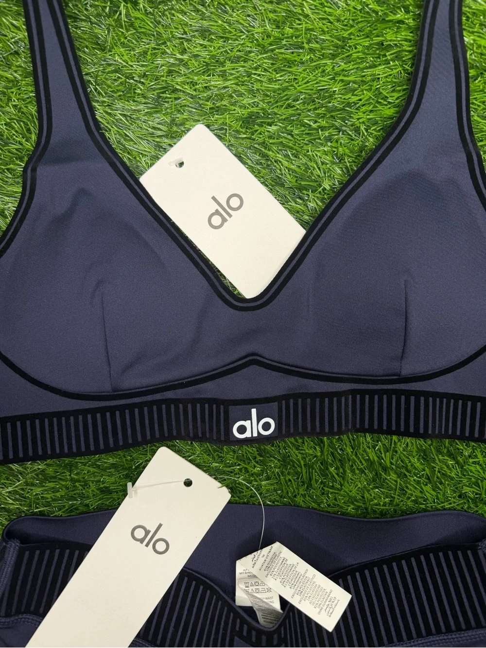 ALO Yoga Black Seamless Sports Bralette and Leggings Set AIRLIFT SET DARK BLUE